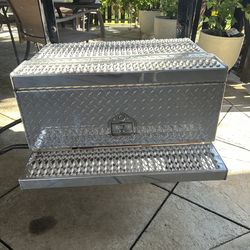 2 Tool boxes for Peterbilt 389 & rack for chains