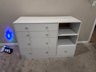 Dresser/bookshelf