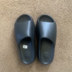 Adidas Yeezy Slides Onyx - NEGOTIABLE - BRAND NEW