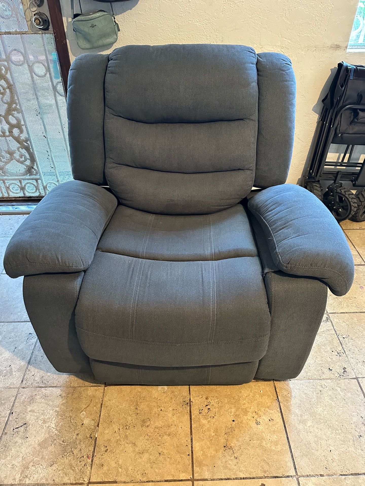 Reclining sofa