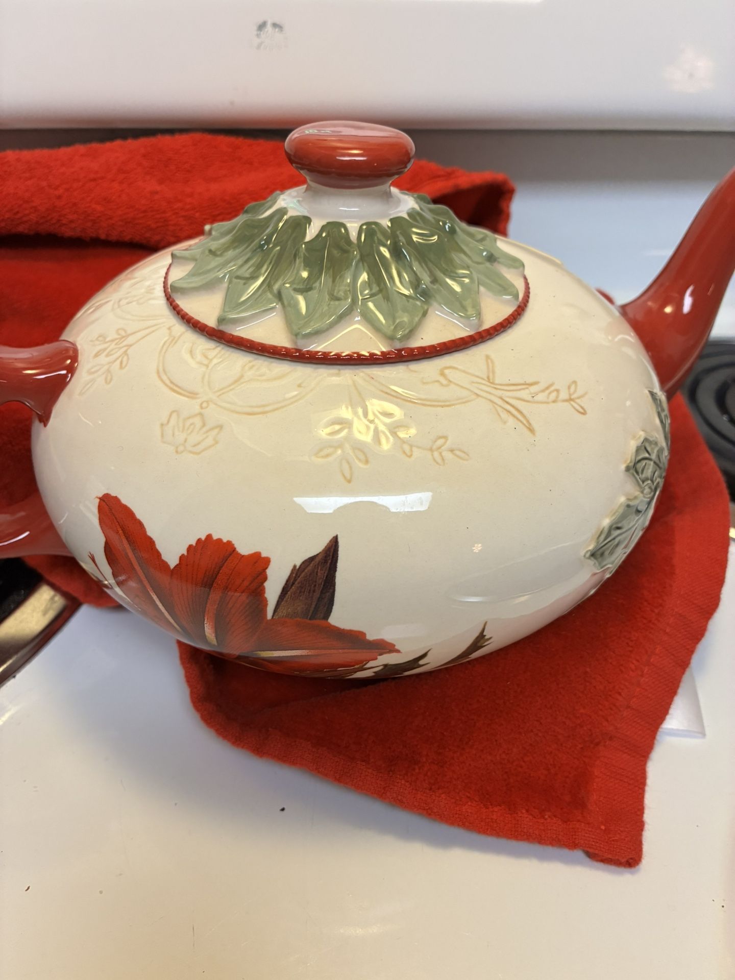 Grasslands Road Christmas Teapot