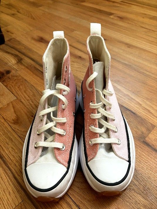 CONVERSE
WOMENS CHUCK TAYLOR ALL STAR HIGH TOP PLATFORM SNEAKER