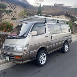 1994 Toyota Hiace, 3 L Turbo Diesel Four-Wheel-Drive