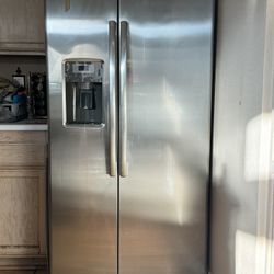 GE Side-by-side Refrigerator 