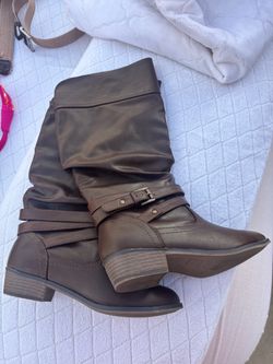 Women size 7. Brown leather boots – Santa Teresa area