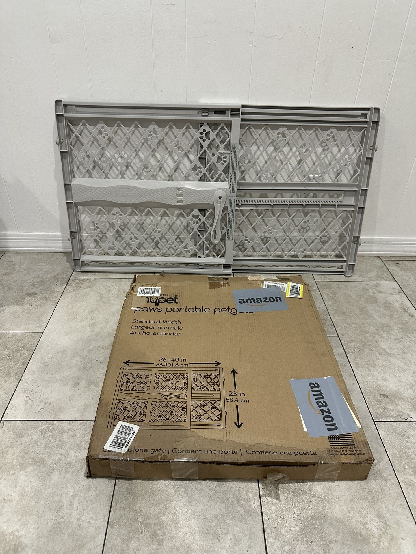 Wide Pet Gate / Baby Gate - Fits Openings 26” - 40”