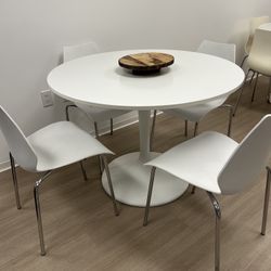 Modern 5-Piece Round Dining Set *LIKE NEW*