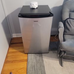 Mini Refrigerator Galanz