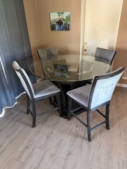 5 set table and chairs