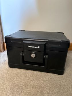 Honeywell 0.15-cu ft Fireproof Chest safe with Keyed Lock
