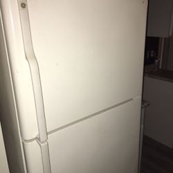 21 Cu Ft Refrigerator For Sale ( $125.00 )