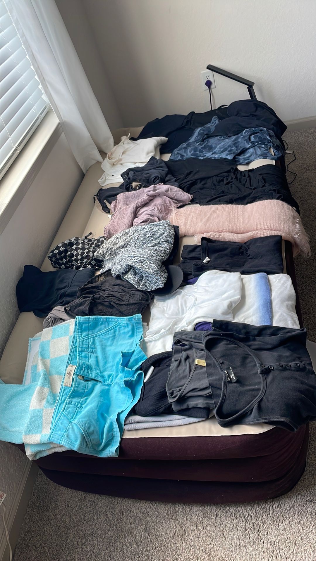 Ladies Clothes Most $1 Each. Some Mens Large , Xxl