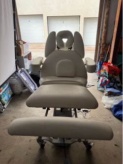 Very nice massage chair - works great