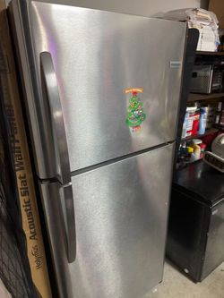 Frigidaire Stainless Steel Top-Freezer Refrigerator