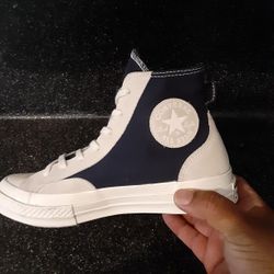Converse womens 8 Practicaly New 