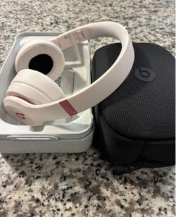 Beats Solo 4 wireless headphones cloud pink