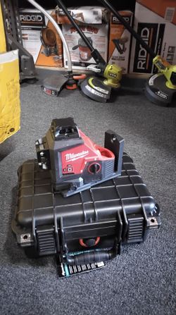 MILWAUKEE M12 360° 3 - PLANE LASER (TOOL ONLY)