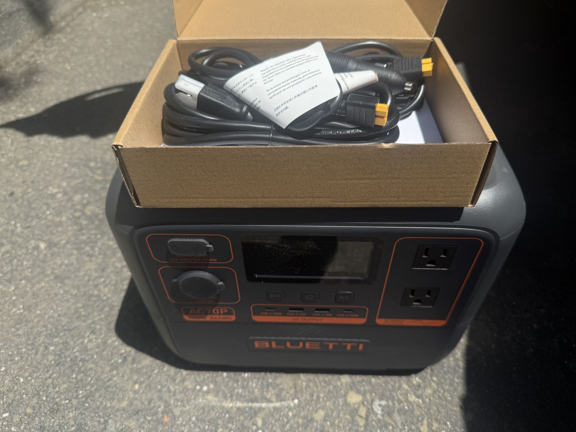 Bluetti 1000-Watt Continuous/2000W Peak Output Power Station AC70P Push Button Start