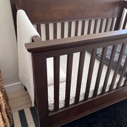 cuna de madera café