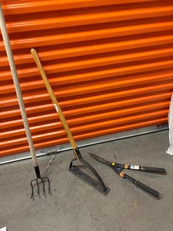 Garden Tools/ Hedge Clippers