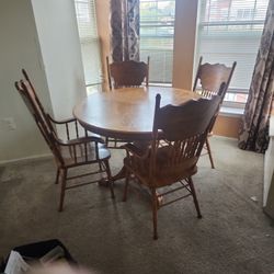 5pc Dinning Room Table and Chairs 