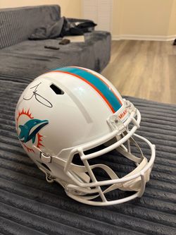 Tyreek Hill signed Miami Dolphins full sized helmet Beckett Authenticated