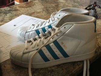 Men’s sneakers and Levi jeans