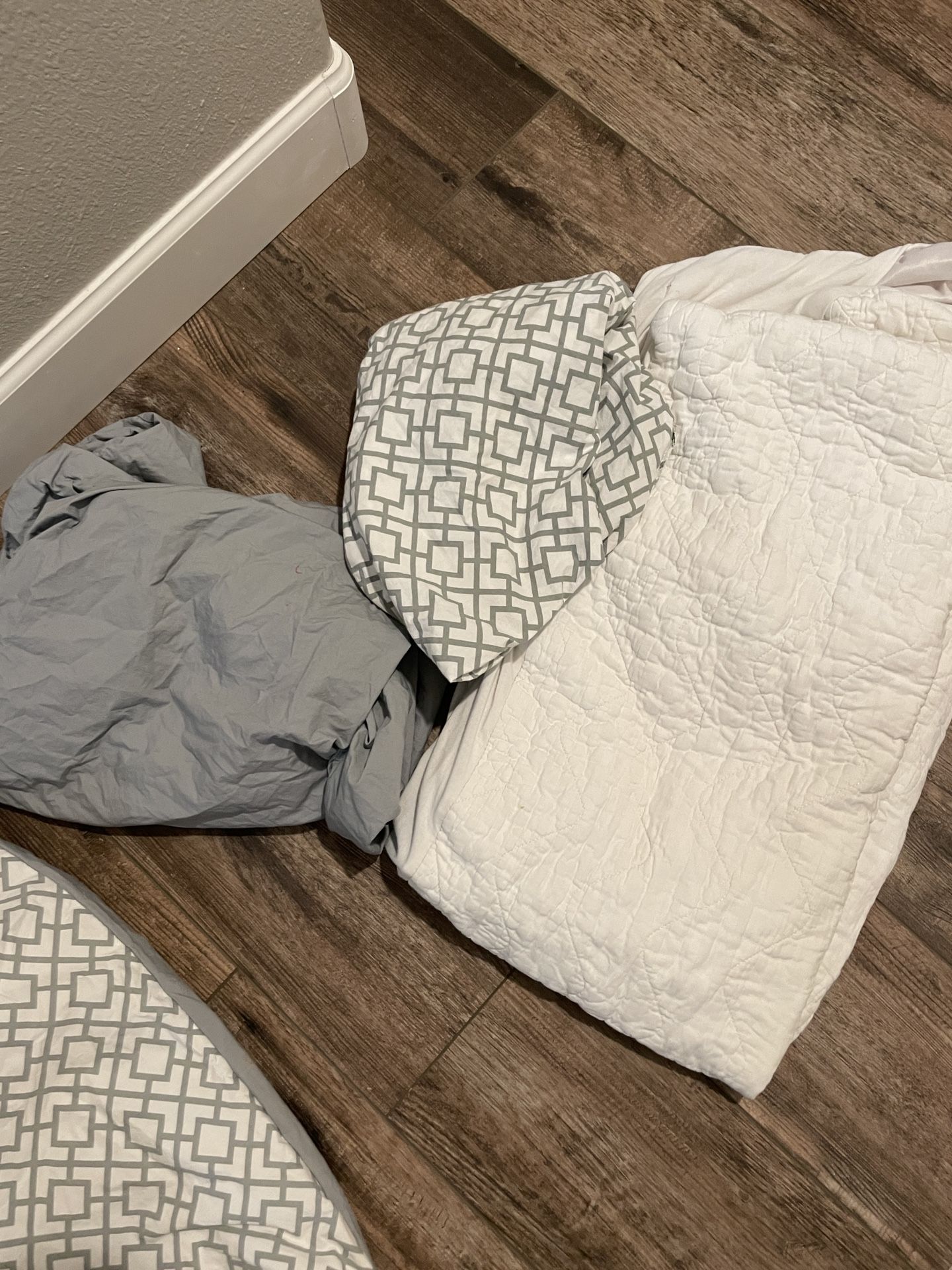 Crib Quilt With 2 Bottom Corners 2 Sheets Mattress Cover