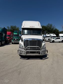 Box truck freightliner expeditor with double sleeper