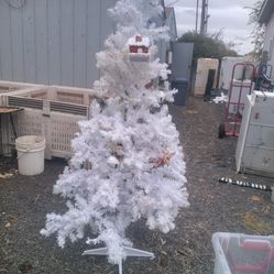 Christmas Tree With Lights Few Decorations