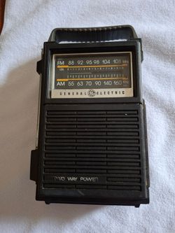 Vintage General Electric AM / FM Radio