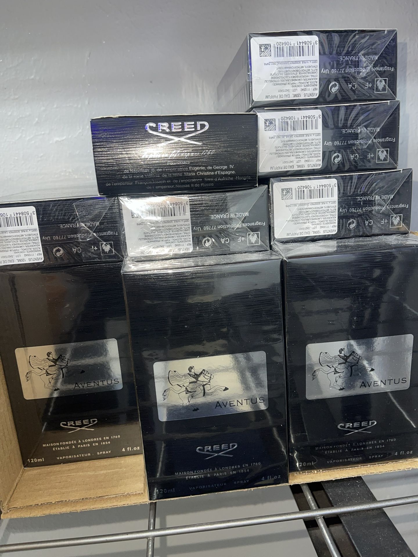 Perfumes / Colognes