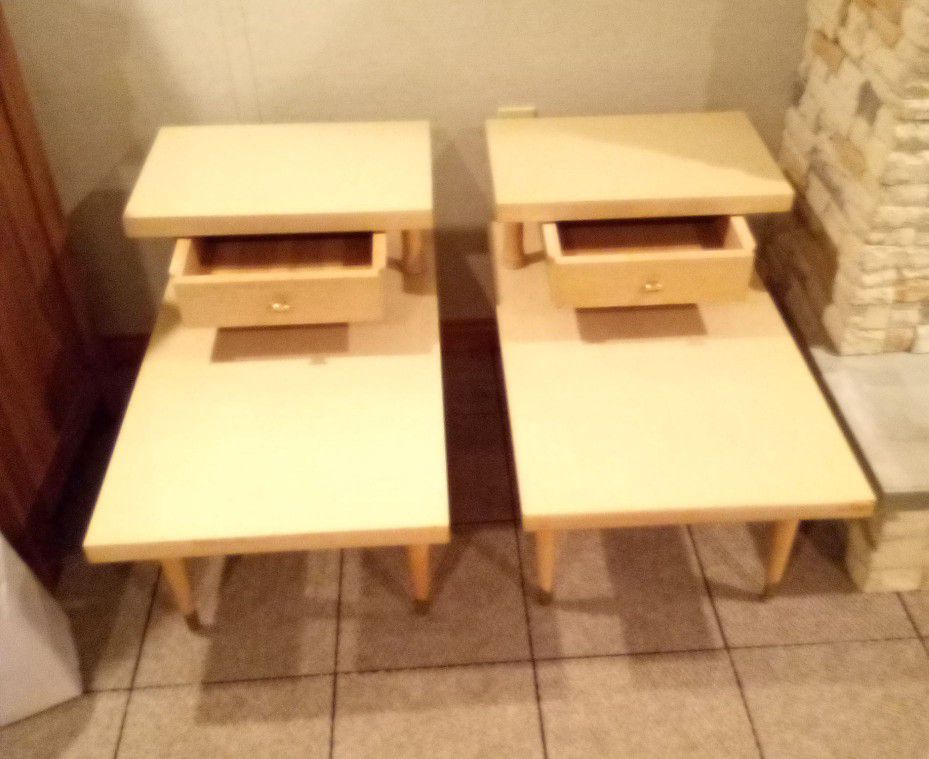 2 End Tables With Drawers 