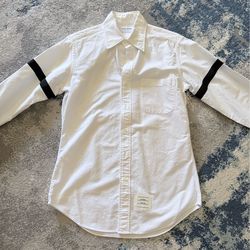 Thom Browne men shirt size 2 like size M Purchased at south coast mall original price was $650 before tax. Let me know if you need details photos