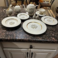 8 Place Settings Ceramic Vintage Dishware  T Pot Creamer Sugar Salt& Pepper