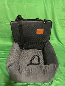 NEW- Dog Car Seat Pet Booster Seat Pet Travel Safety Car Seat.  Gray.  