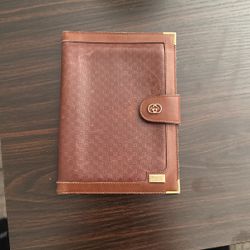 Gucci Fine Leather Passport Holder (authentic) 