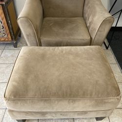 Elegant chair with ottoman 