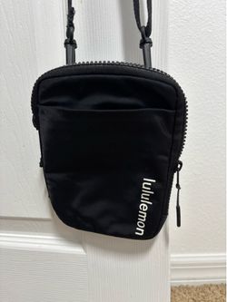 Lululemon belt bag black
