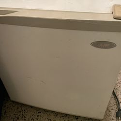 Mini fridge