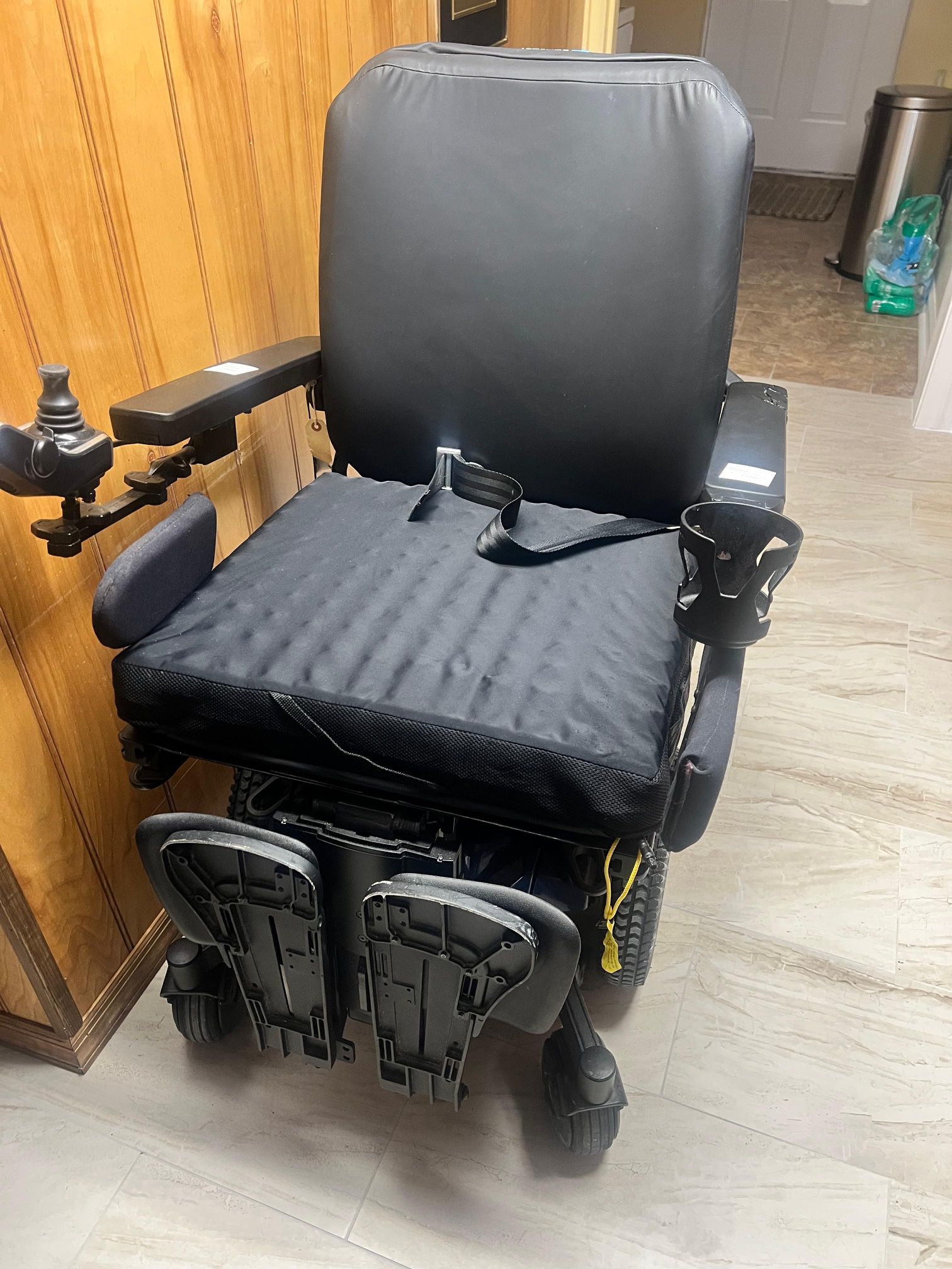 Powered Mobility Chair – Excellent Condition – iLevel Seat Lift