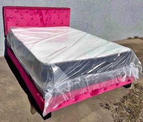 New queen size, hot pink bed with mattress and boxspring, Pay on arrival