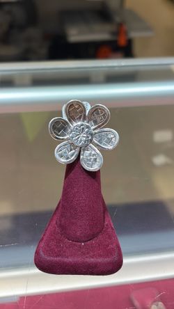 Silver flower ring‼️ASK FOR DIANA‼️