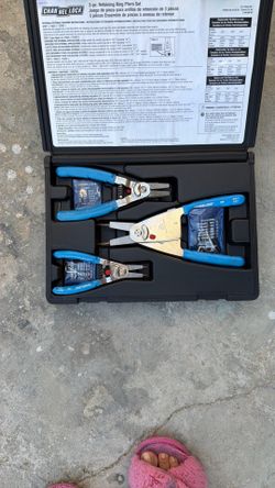 Retaining ring plier