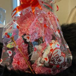 Small Bear With Crystal Rose And Mini Balloon 