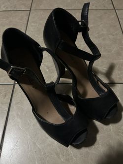 Ladies Black Size 6 Heel Shoes