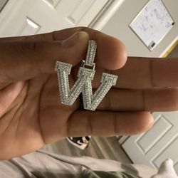 Moissanite “W”