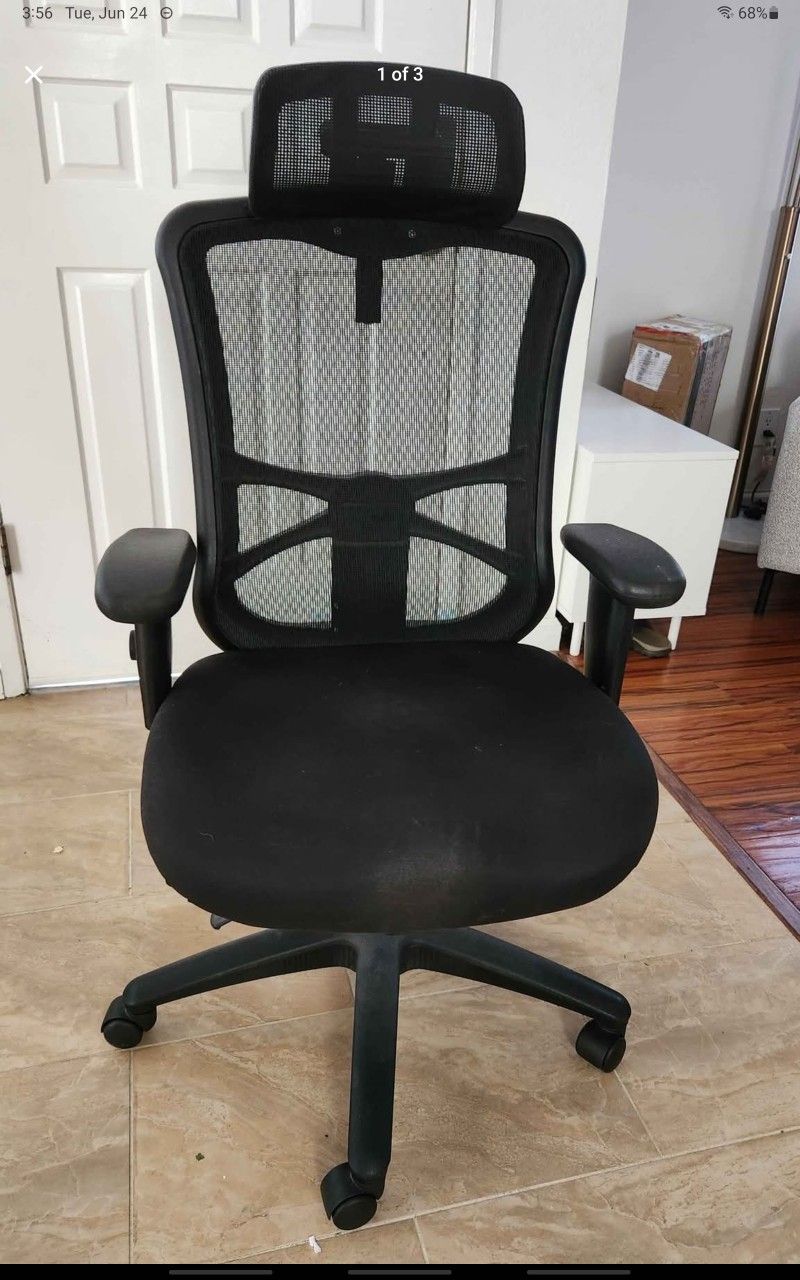 Office/Computer chair with headrest (can be disassembled)