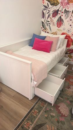 Day bed with storage - twin pulls into a king size