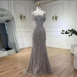 Elegant Champagne Dress – Women’s Size 6 (Small/Medium), Excellent Condition, Perfect for Weddings, Parties, Proms, and Special Occasions – Timeless, 